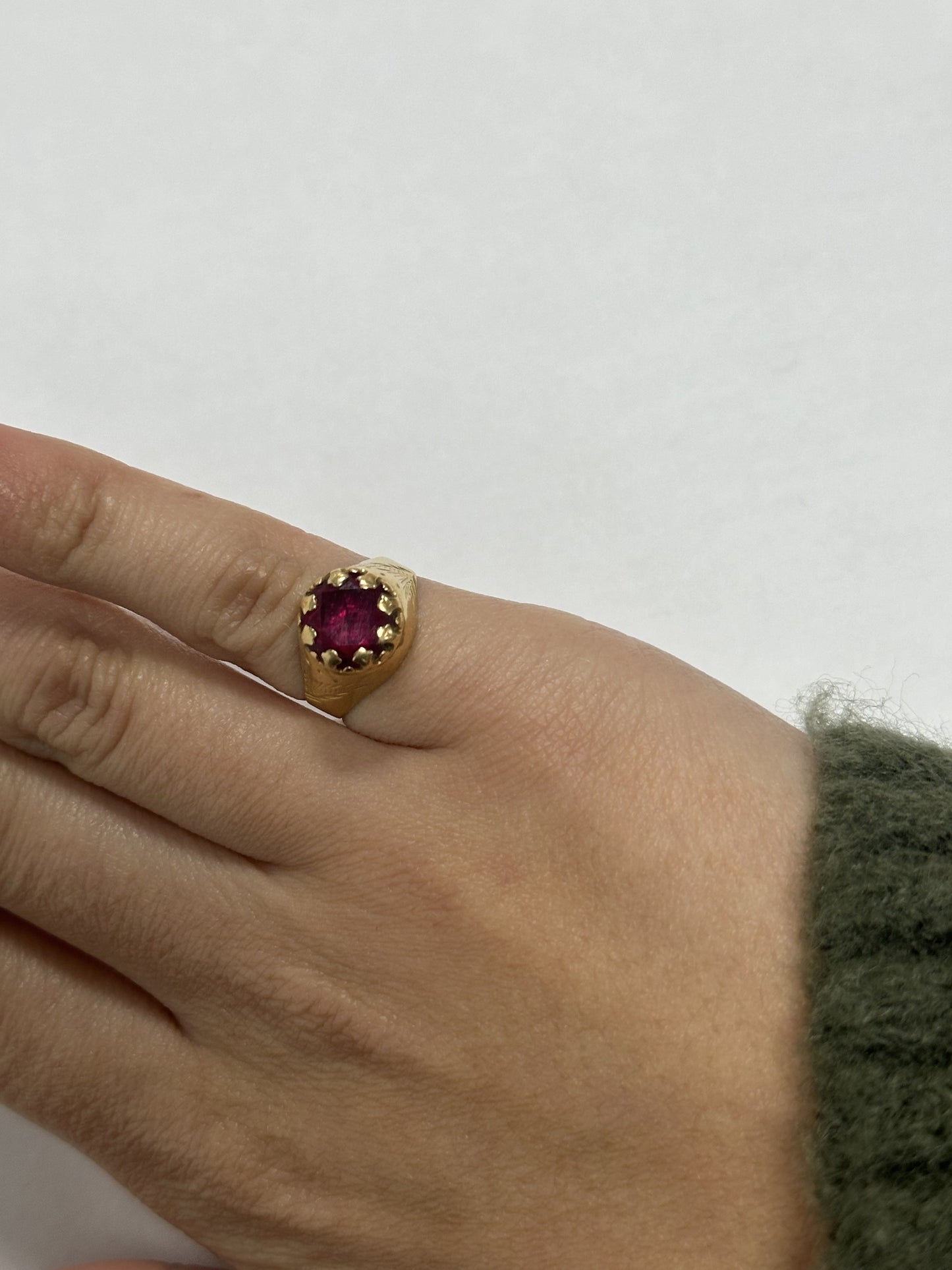 Bague Or avec Pierre Rouge