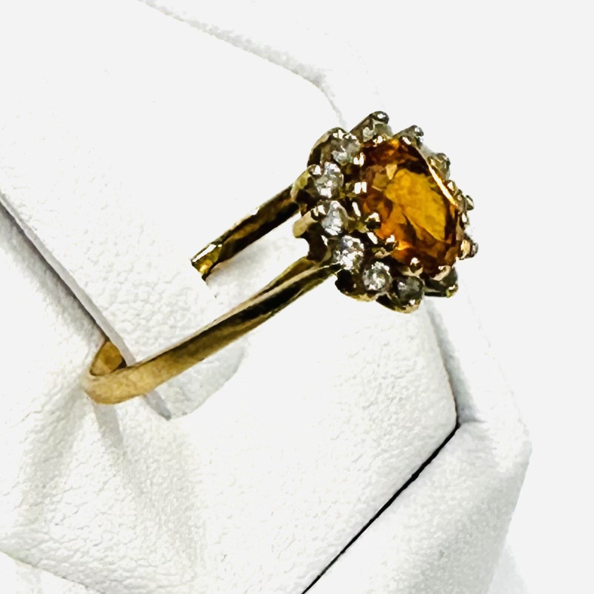 Bague Or avec Citrine et Oxydes