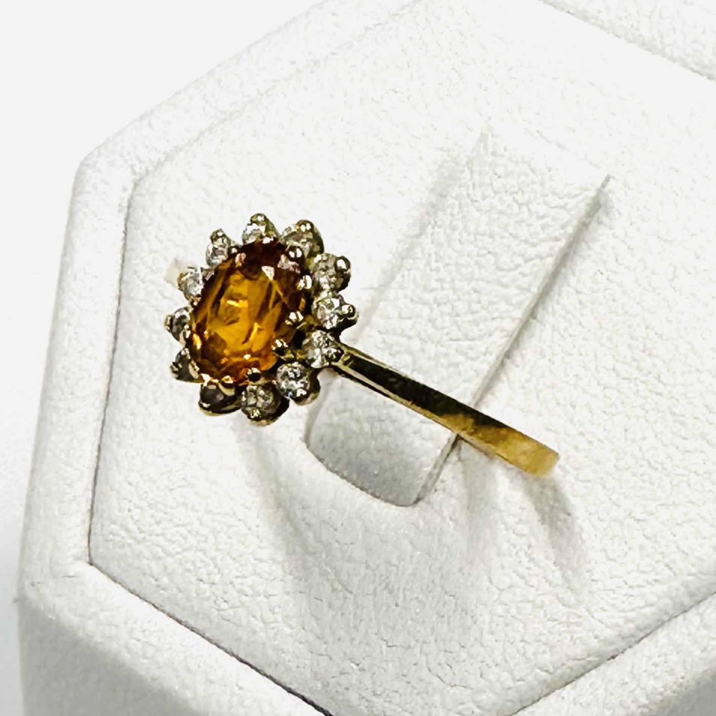 Bague Or avec Citrine et Oxydes