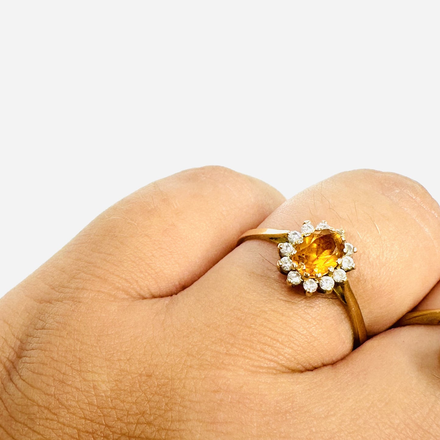 Bague Or avec Citrine et Oxydes