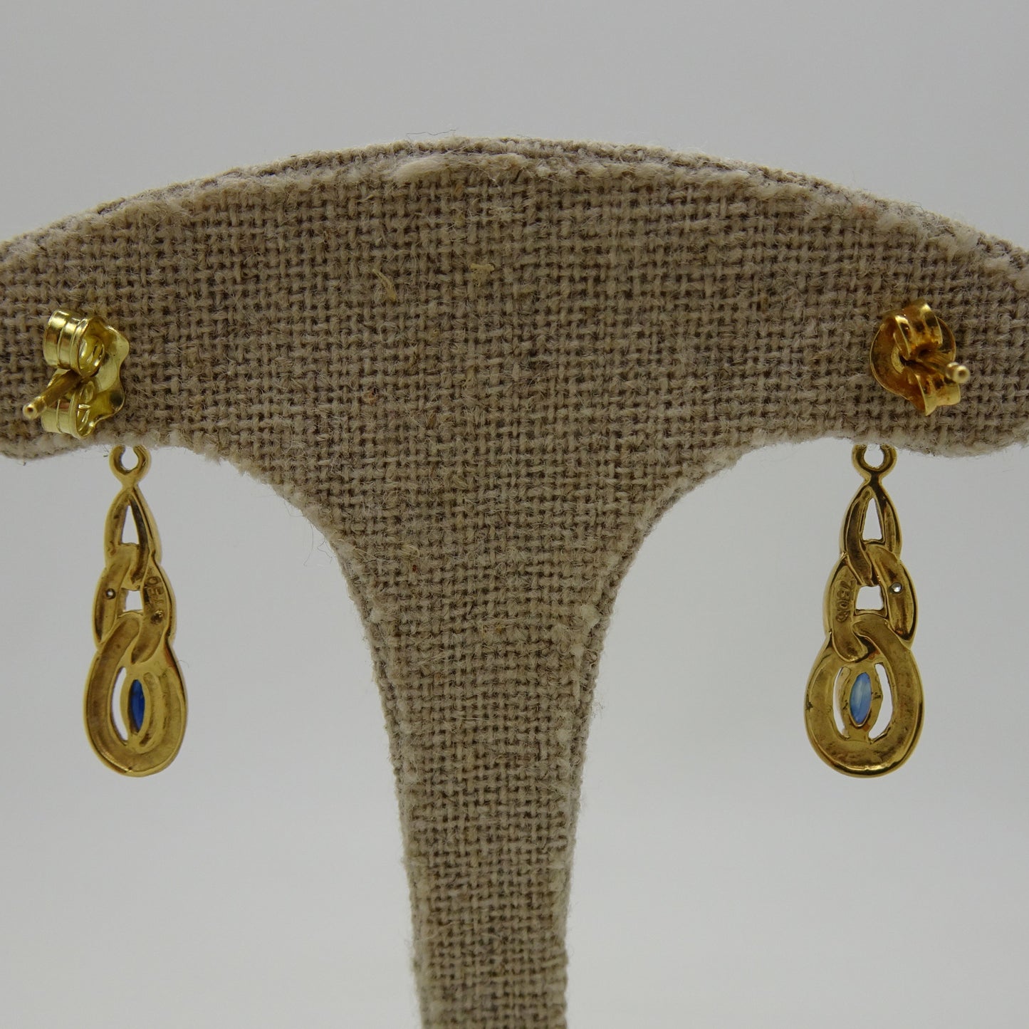 Boucles d'oreilles avec saphir et oxydes