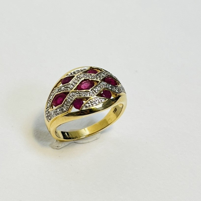 Bague or avec rubis et diamants