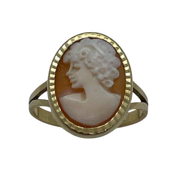 Bague or avec camée