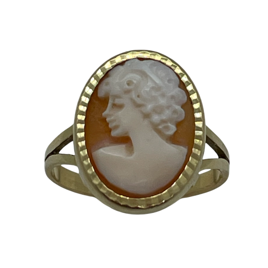 Bague or avec camée