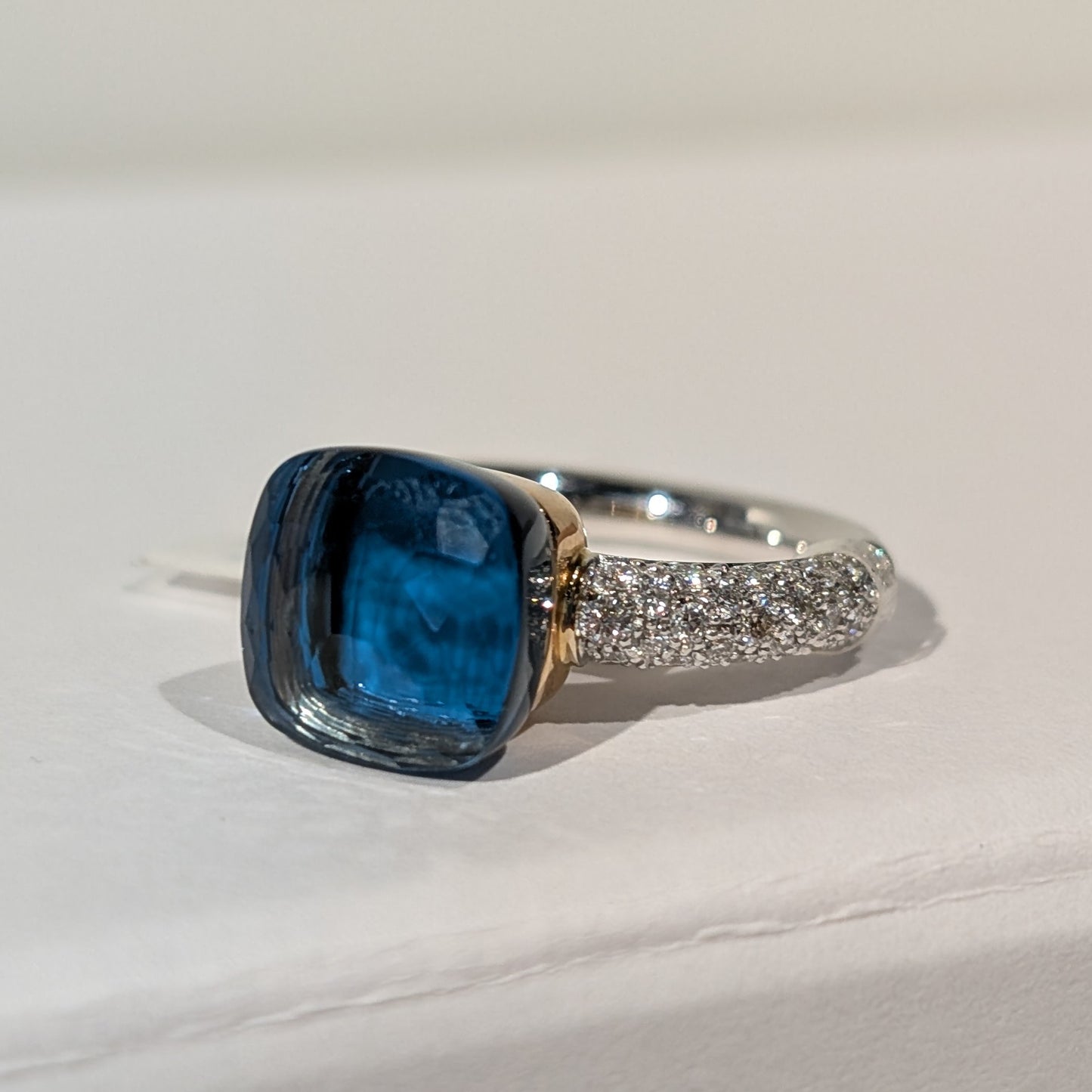 Bague Pomellato Diamants et Topaze Bleue