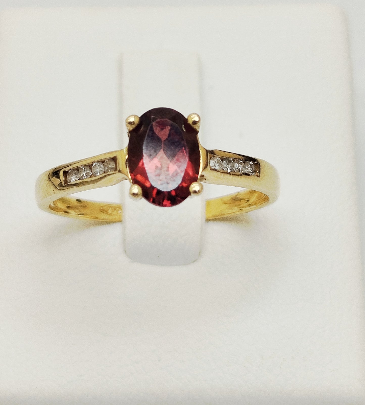 Bague Or Jaune 18K  avec Diamants et Zirconium Rouge 1.94 Grs - Taille: 53