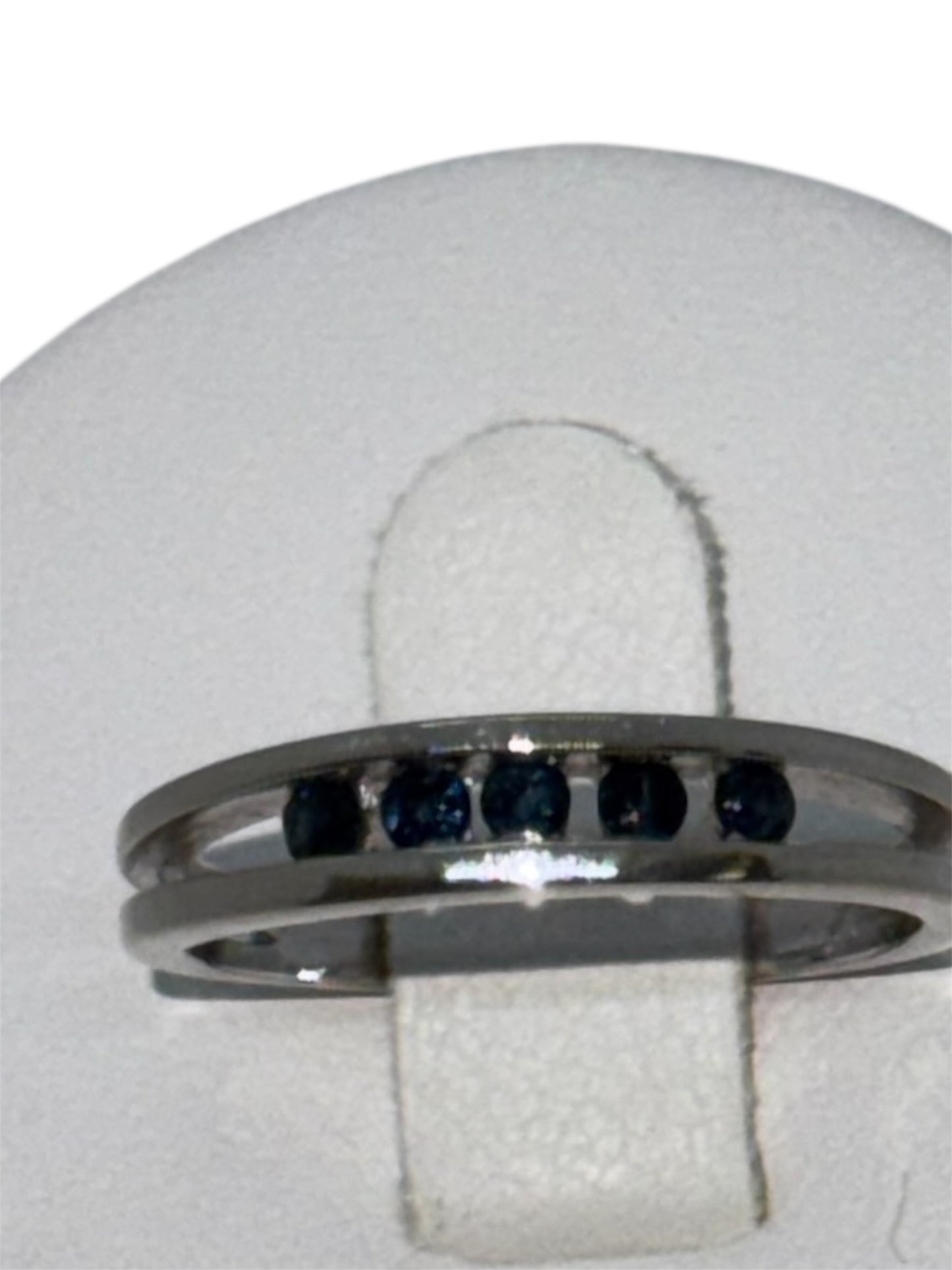 Bague Demi-Tour Or Blanc 18K et Saphirs Naturels