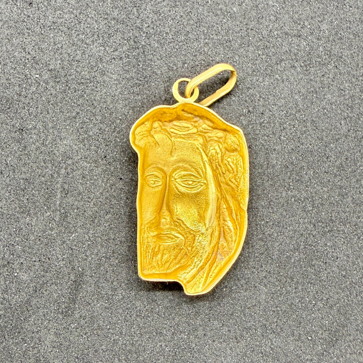 Pendentif Symbole en Or Jaune 18 Carats - 3.74 Grs