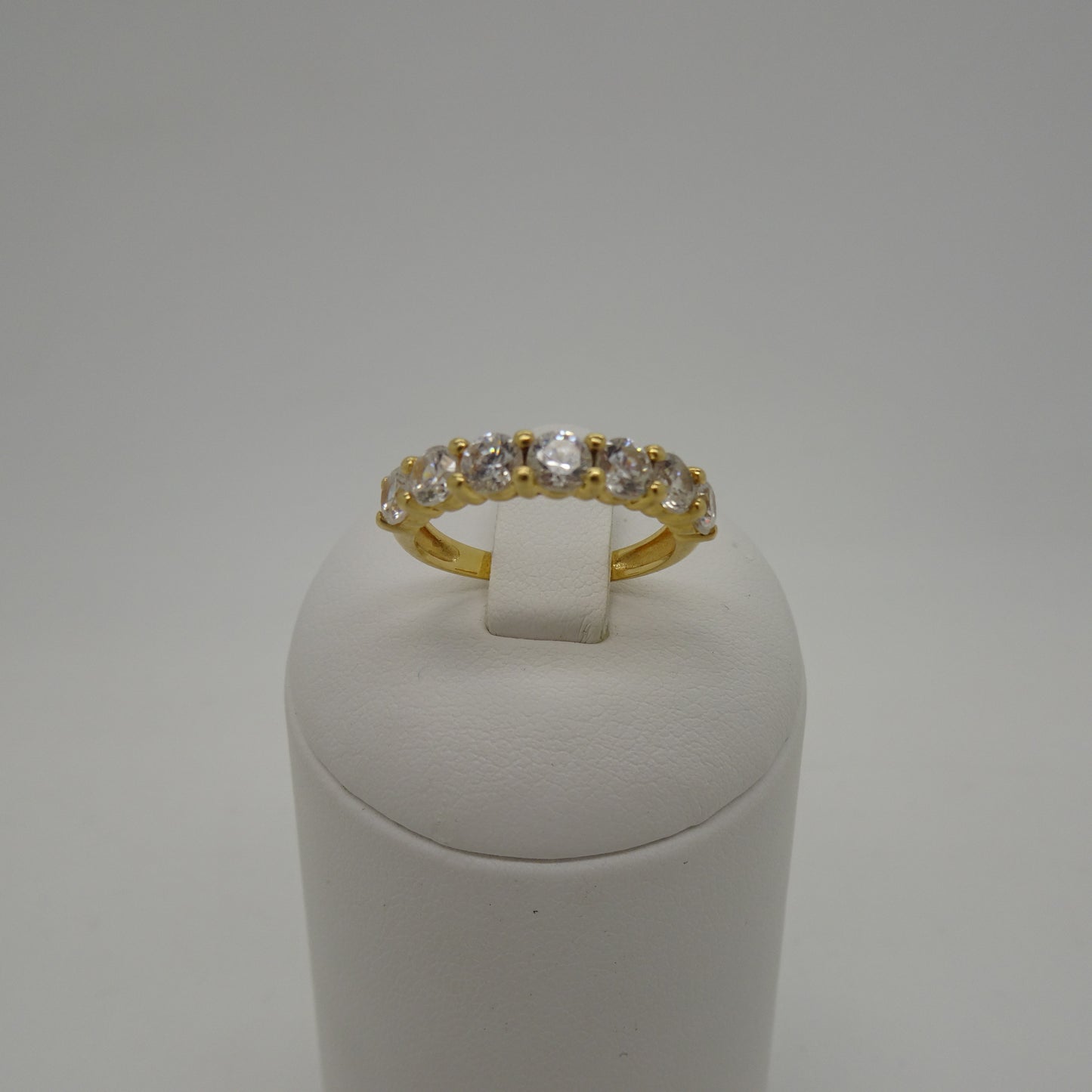 Bagues en or jaune 18K avec oxydes de zirconium - T53