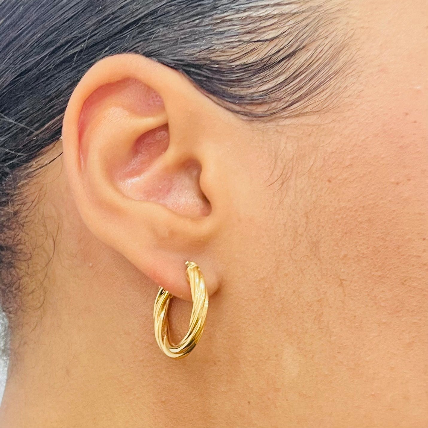Créoles torsadées en or jaune 18k 2.45 Grs