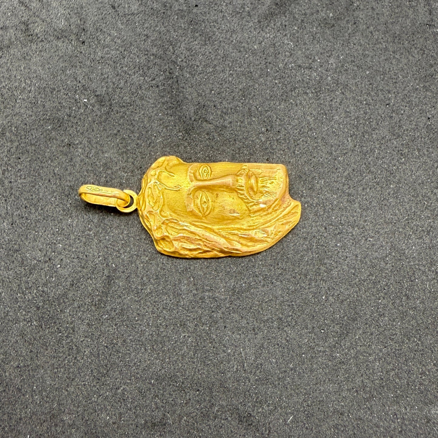Pendentif Symbole en Or Jaune 18 Carats - 3.74 Grs