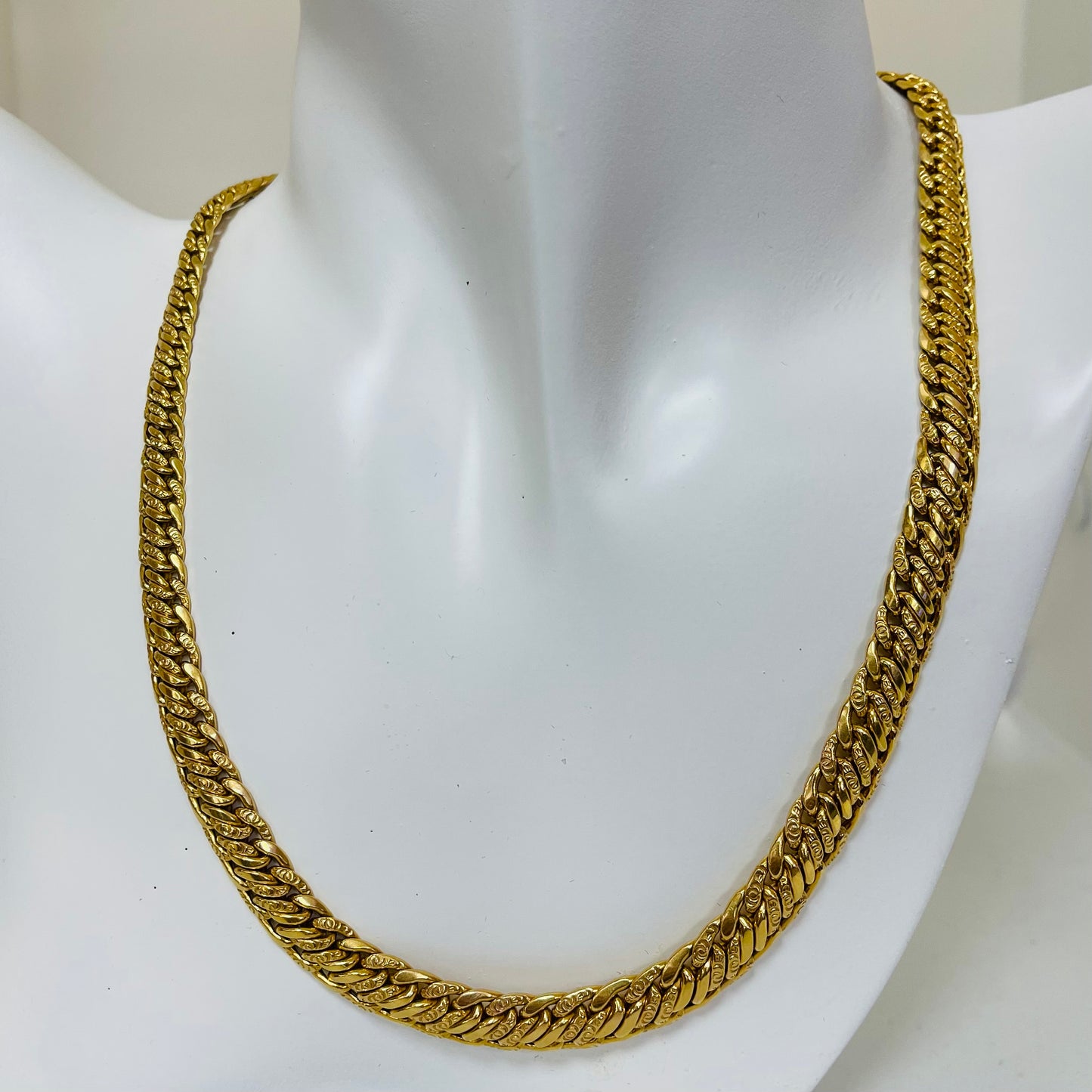 Collier ras de cou en Or Jaune 18K  29.21 Grs