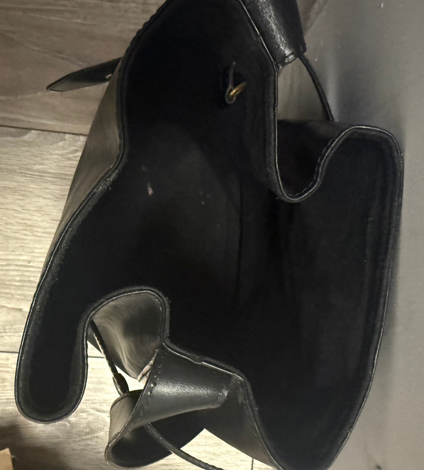 Sac à main Louis Vuitton Twist Bucket Vintage en cuir noir épi en bon état