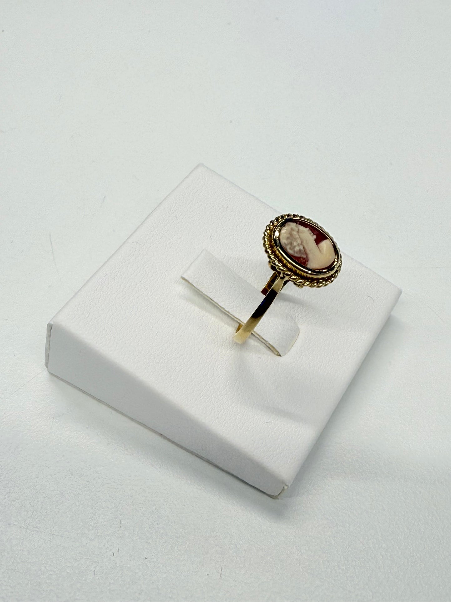 Bague camée en or jaune 18k Taille 54