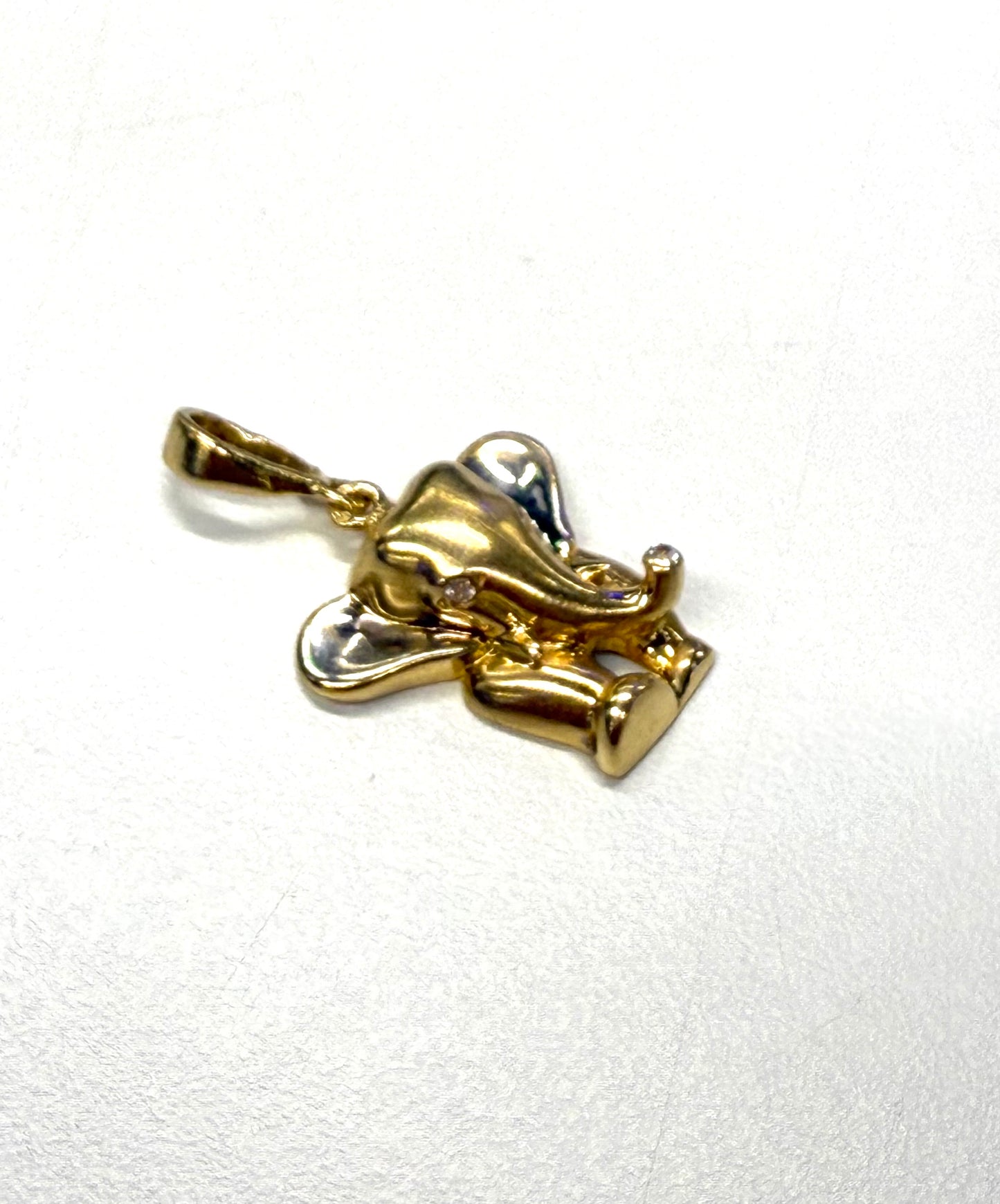 Pendentif éléphant en or 18k avec zirconium