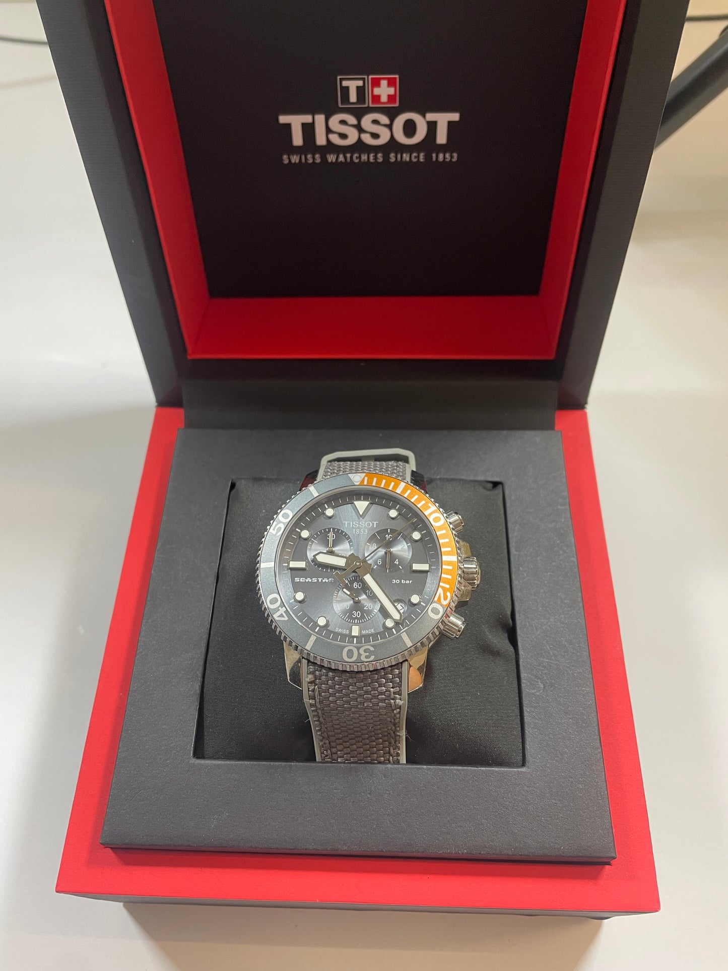 Montre Tissot Quartz Homme - Modèle T1241A en bon état