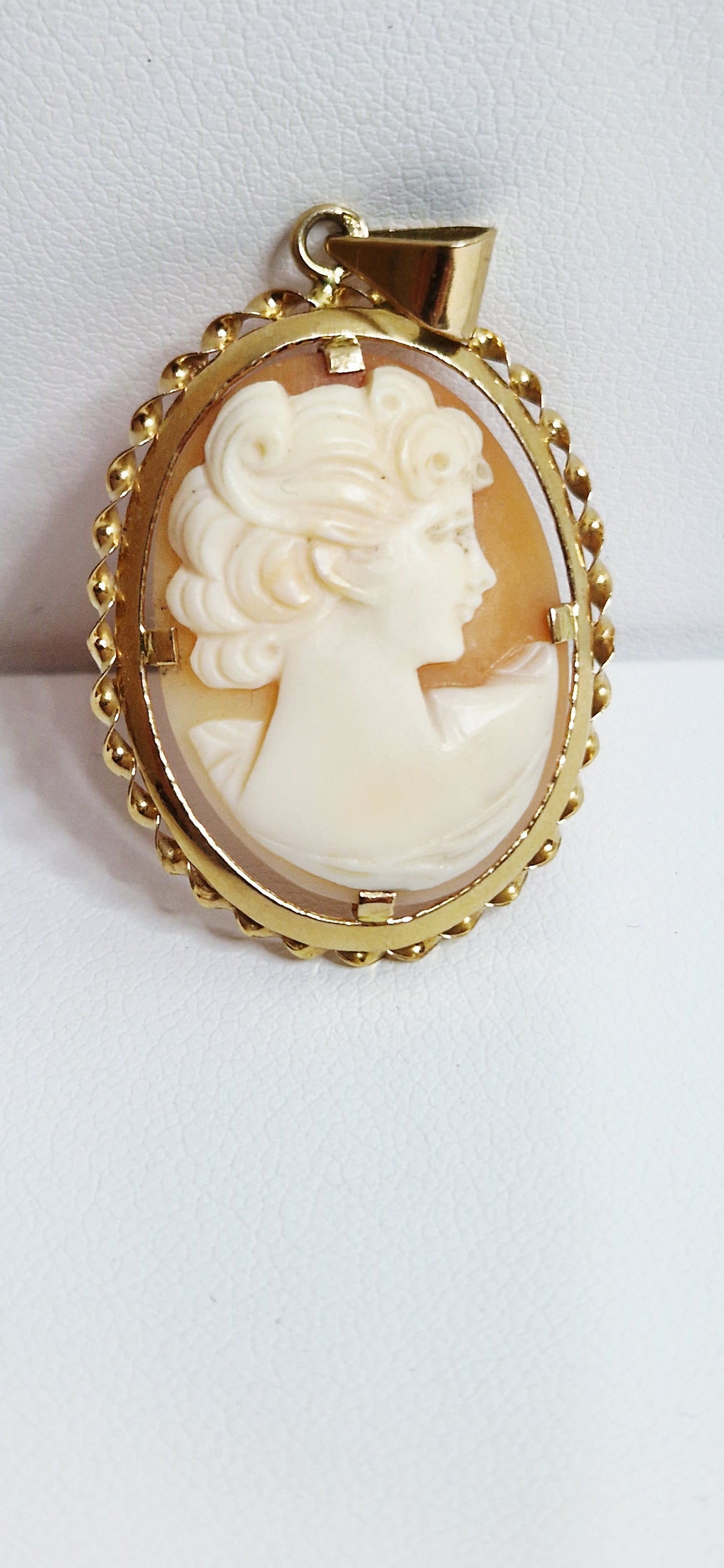 Pendentif Camée en Or Jaune 18K 4.54 Grs