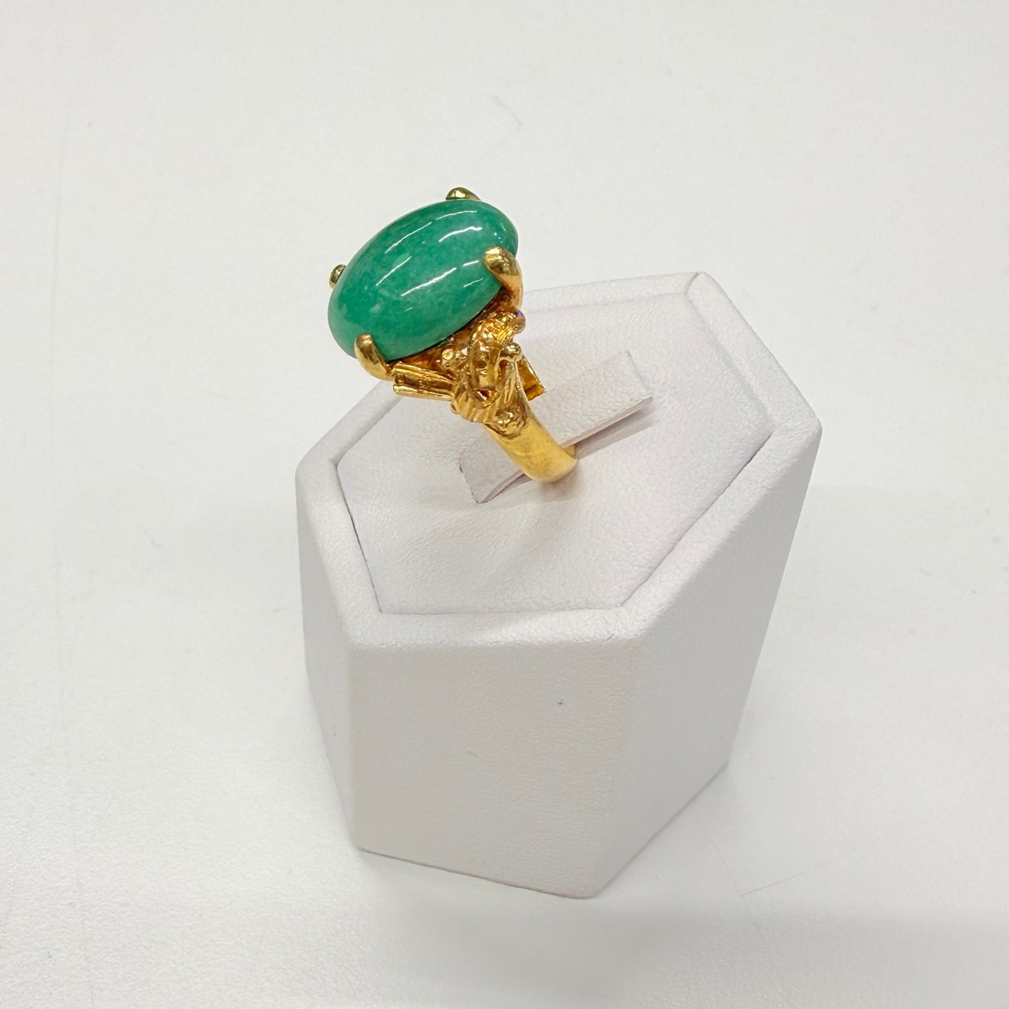 Bague en Or Jaune 18k avec Jade de 11.11 Grs Taille -52