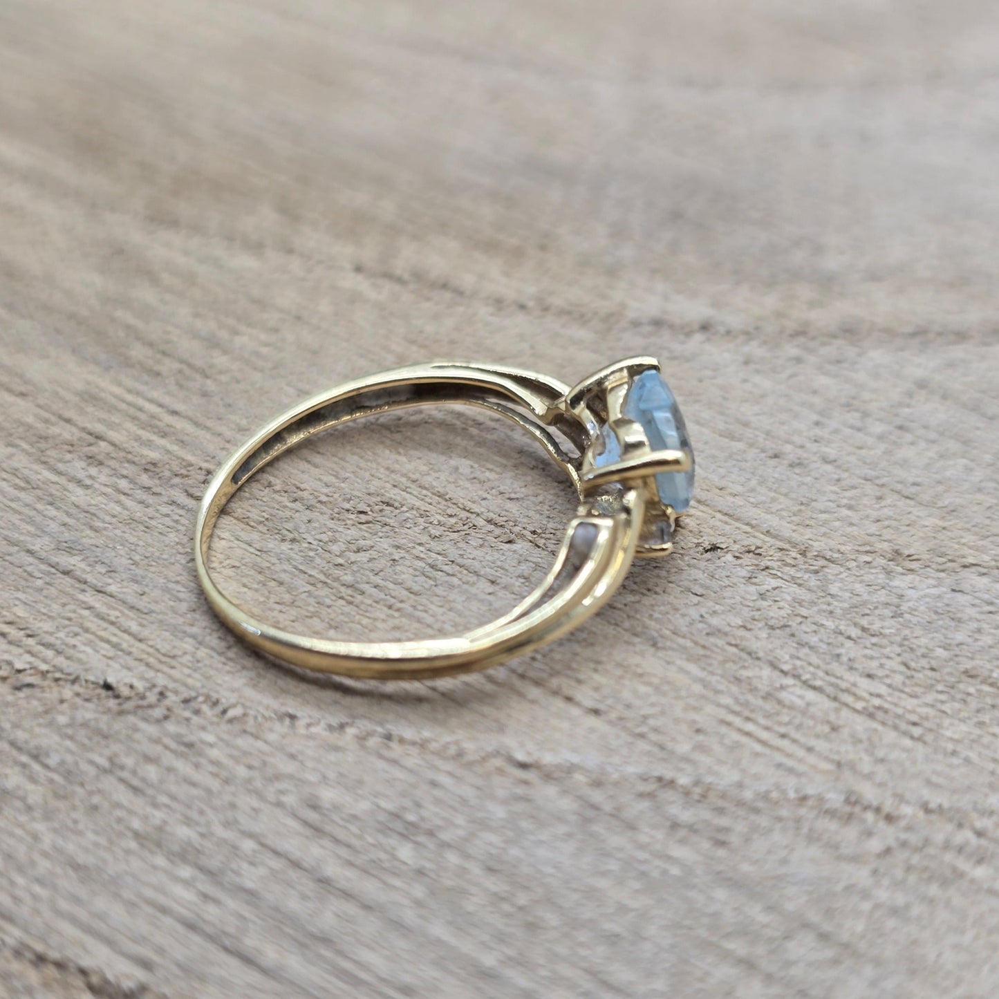 Bague Solitaire Or Jaune 18 Carats avec pierre bleue - T 48
