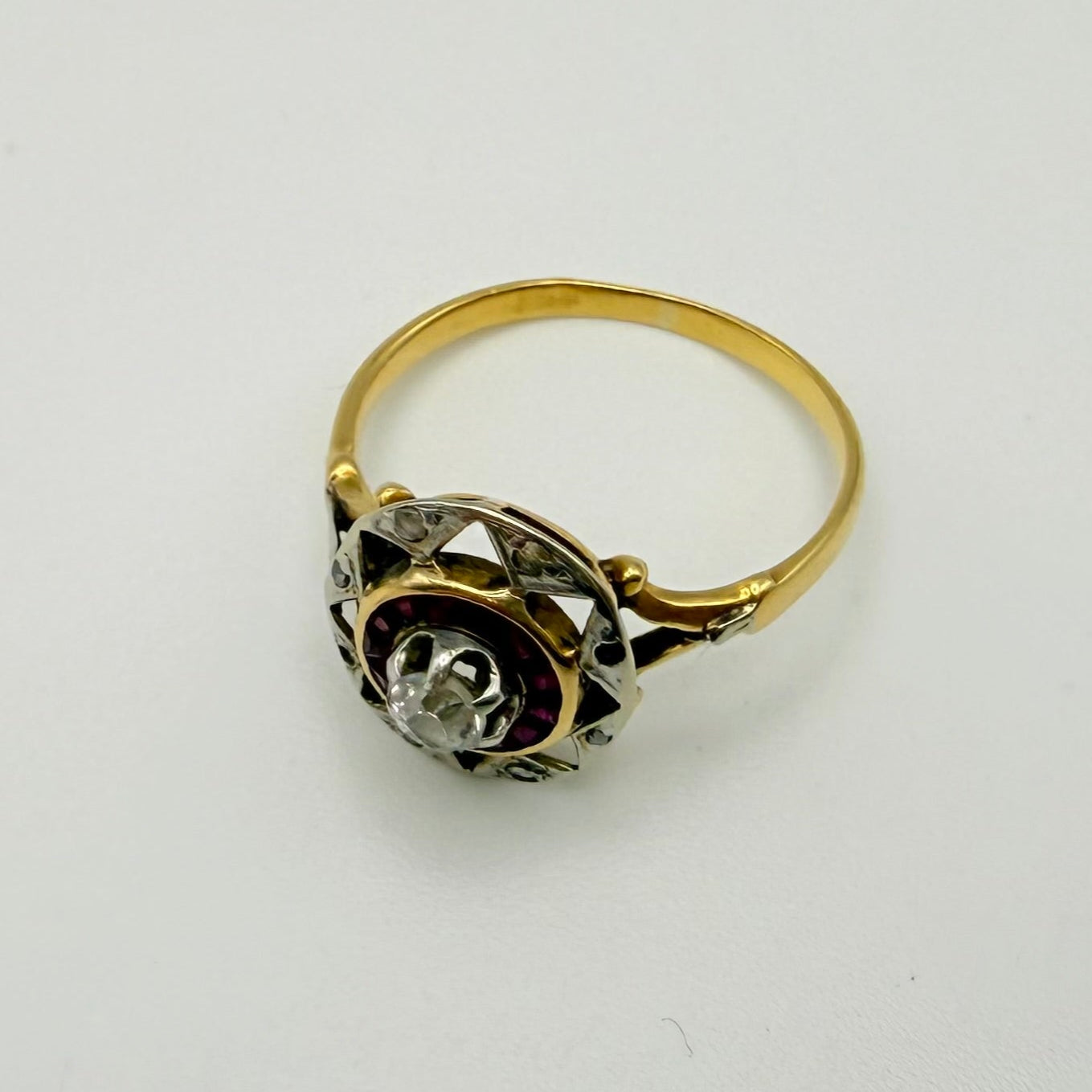 Bagues en Or Jaune avec Diamants et Rubis 18K - 2.36g