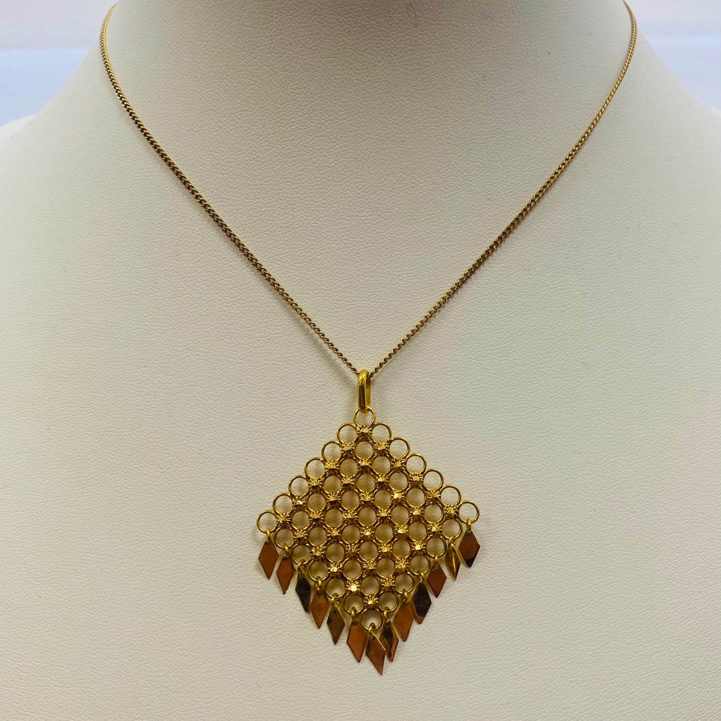 Pendentif Symbole en Or Jaune 18 Carats – 7,14 Grs