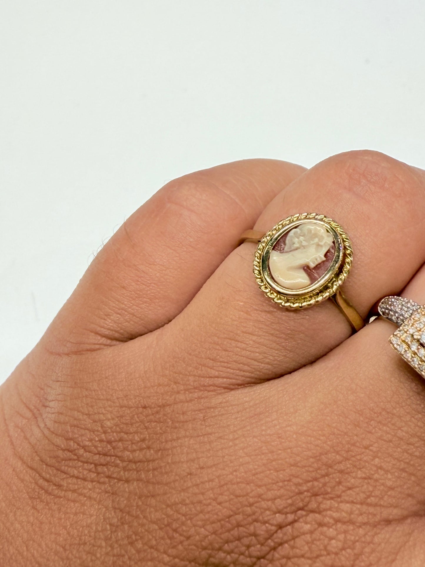 Bague camée en or jaune 18k Taille 54