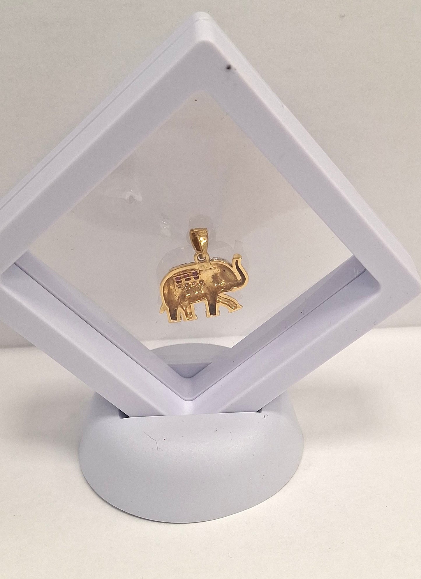 Pendentif Éléphant Or Jaune 18K Diamants Rubis