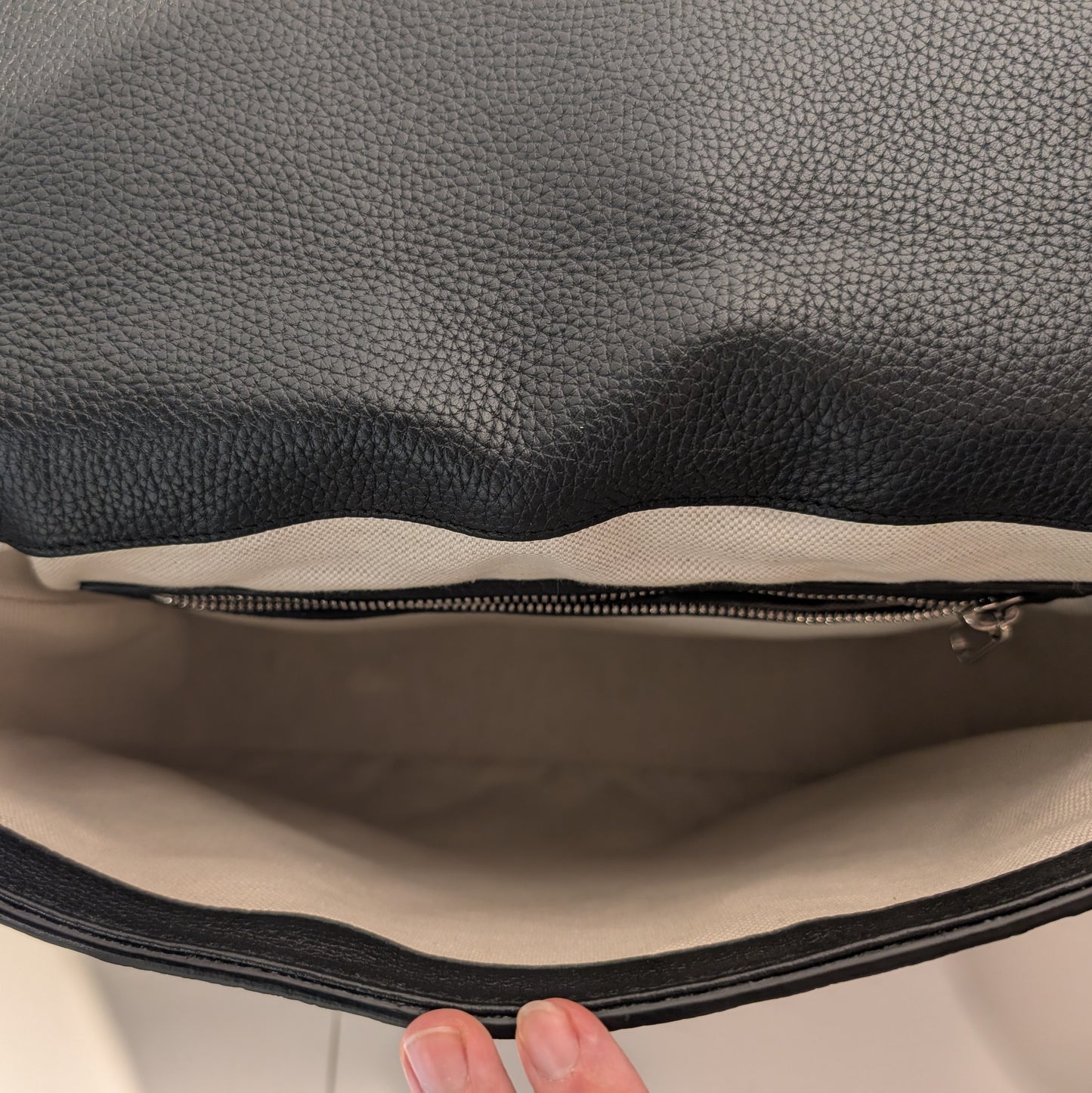 Sacoche Gucci GG Jumbo en Cuir Noir en très bon état
