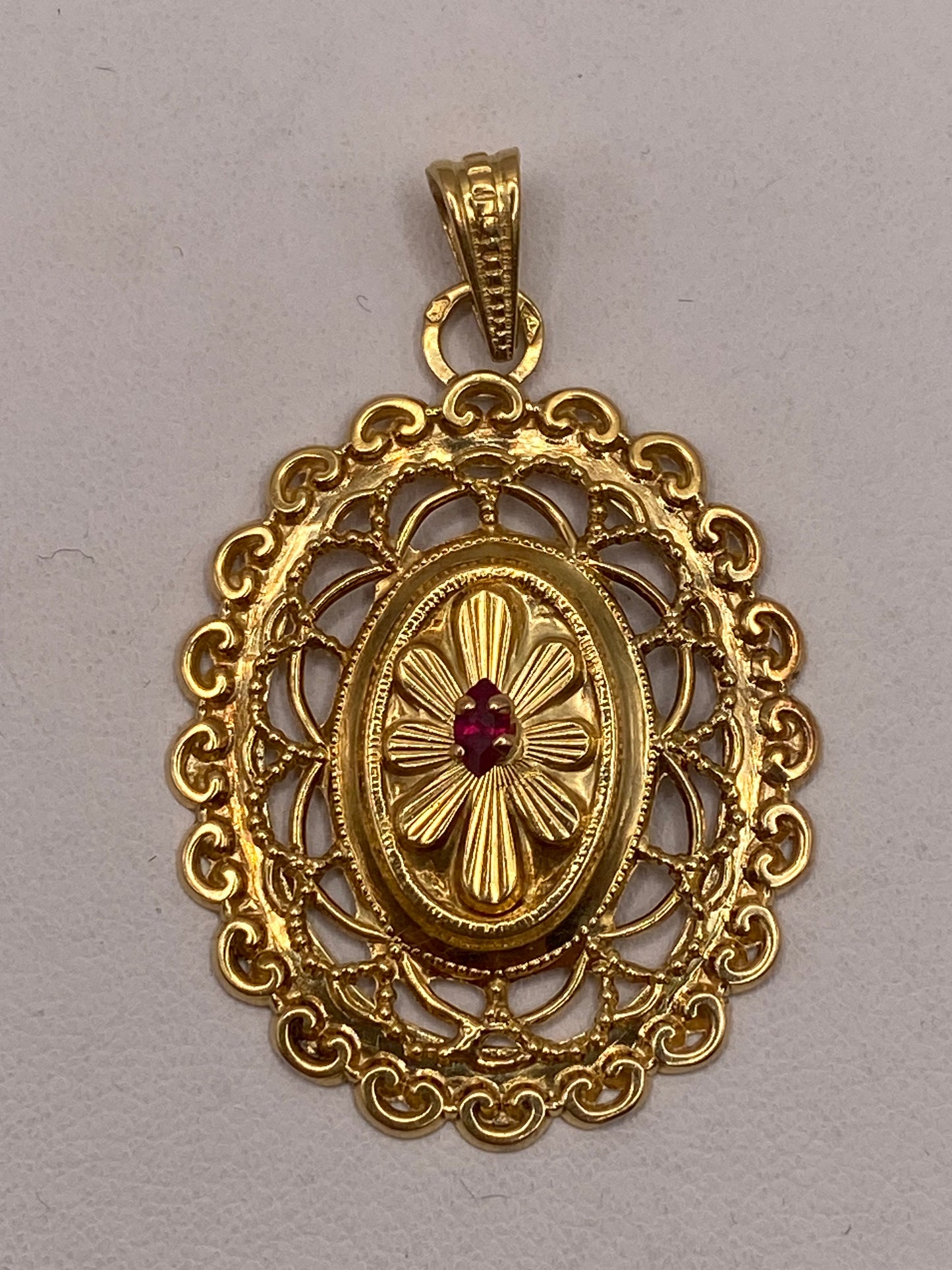 Pendentif Médaillon Or Jaune 18K 3.13 Grs