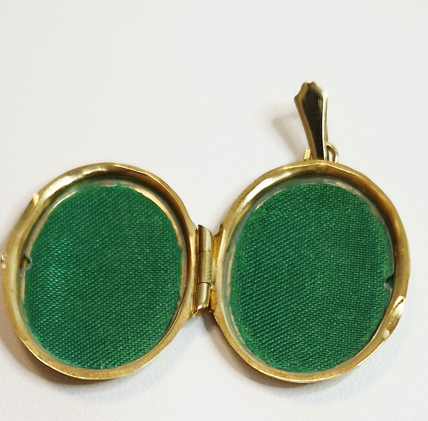 Pendentif médaillon en or jaune 18k 6.72 Grs