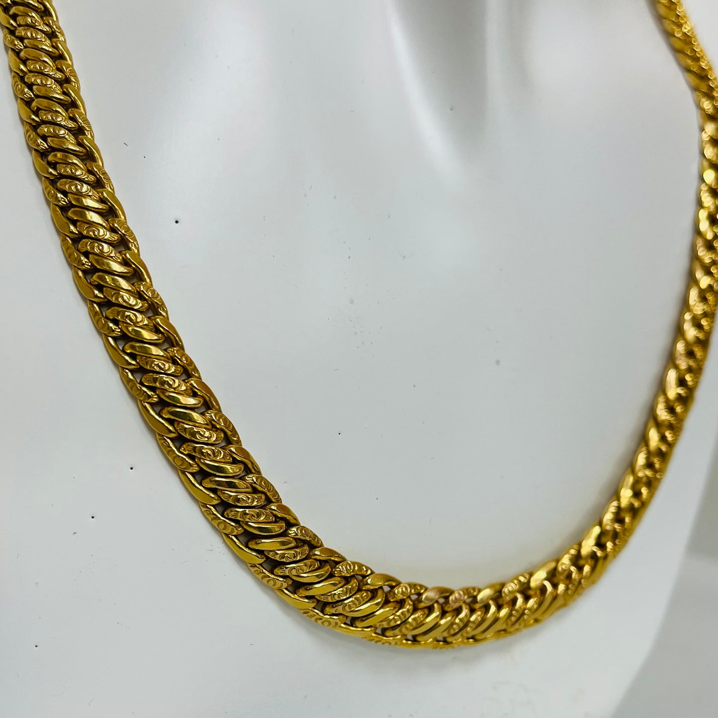 Collier ras de cou en Or Jaune 18K  29.21 Grs