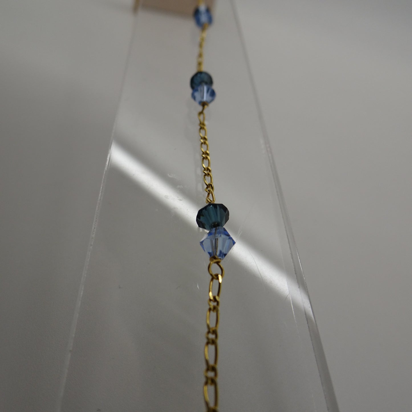 Bracelet or avec pierres bleues