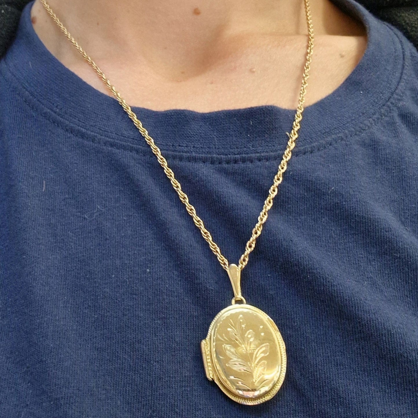 Pendentif médaillon en or jaune 18k 6.72 Grs