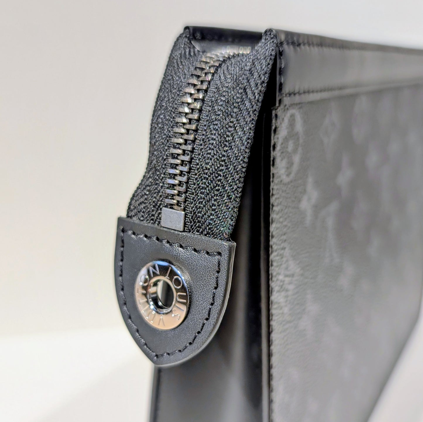 Louis Vuitton Pochette Eclipse Noir Cuir Très Bon État