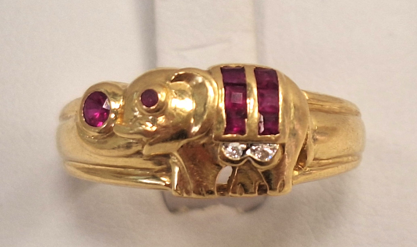 Bague en Or jaune 18K avec éléphant et pierres précieuses