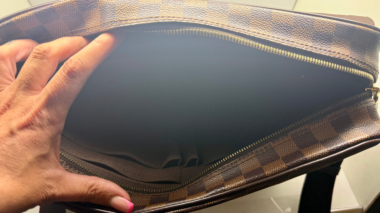 Sac à main Louis Vuitton Shelton MM en bon état