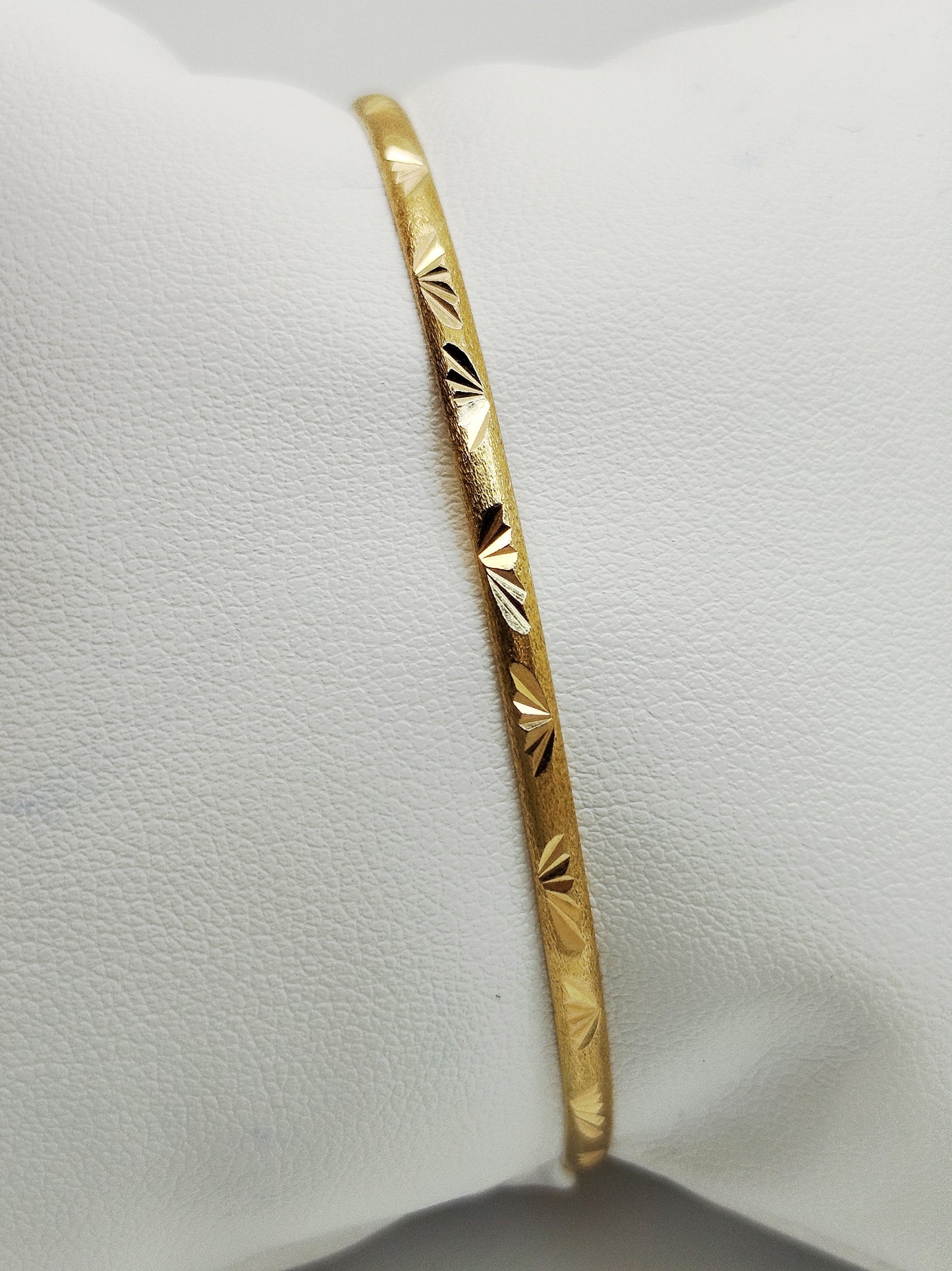 Bracelet jonc en Or Jaune 18K  5.84 Grs