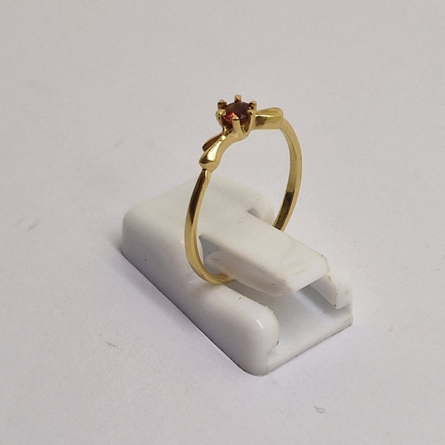 Solitaire Or Jaune 18 Carats avec Grenat 1.34 Grs - Taille 52