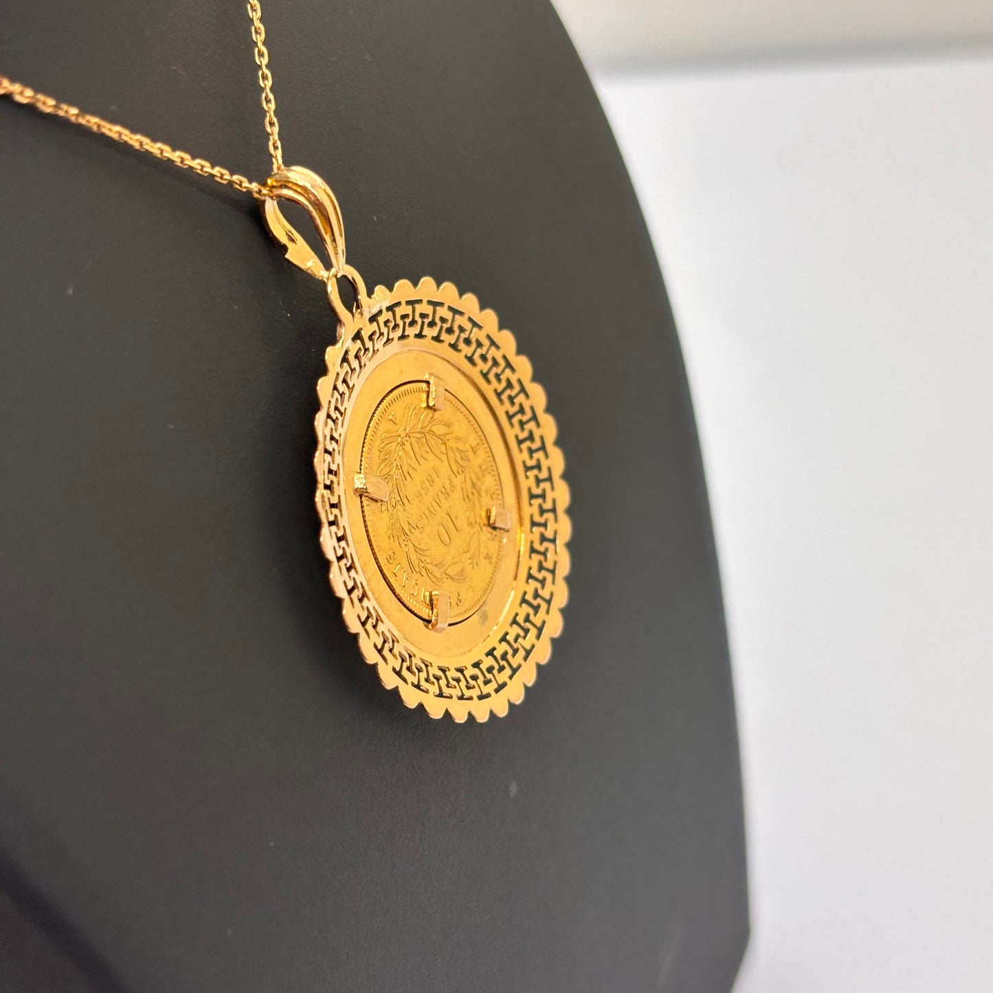 Pendentif porte-pièce en or jaune 18k et 22k 6.71 Grs