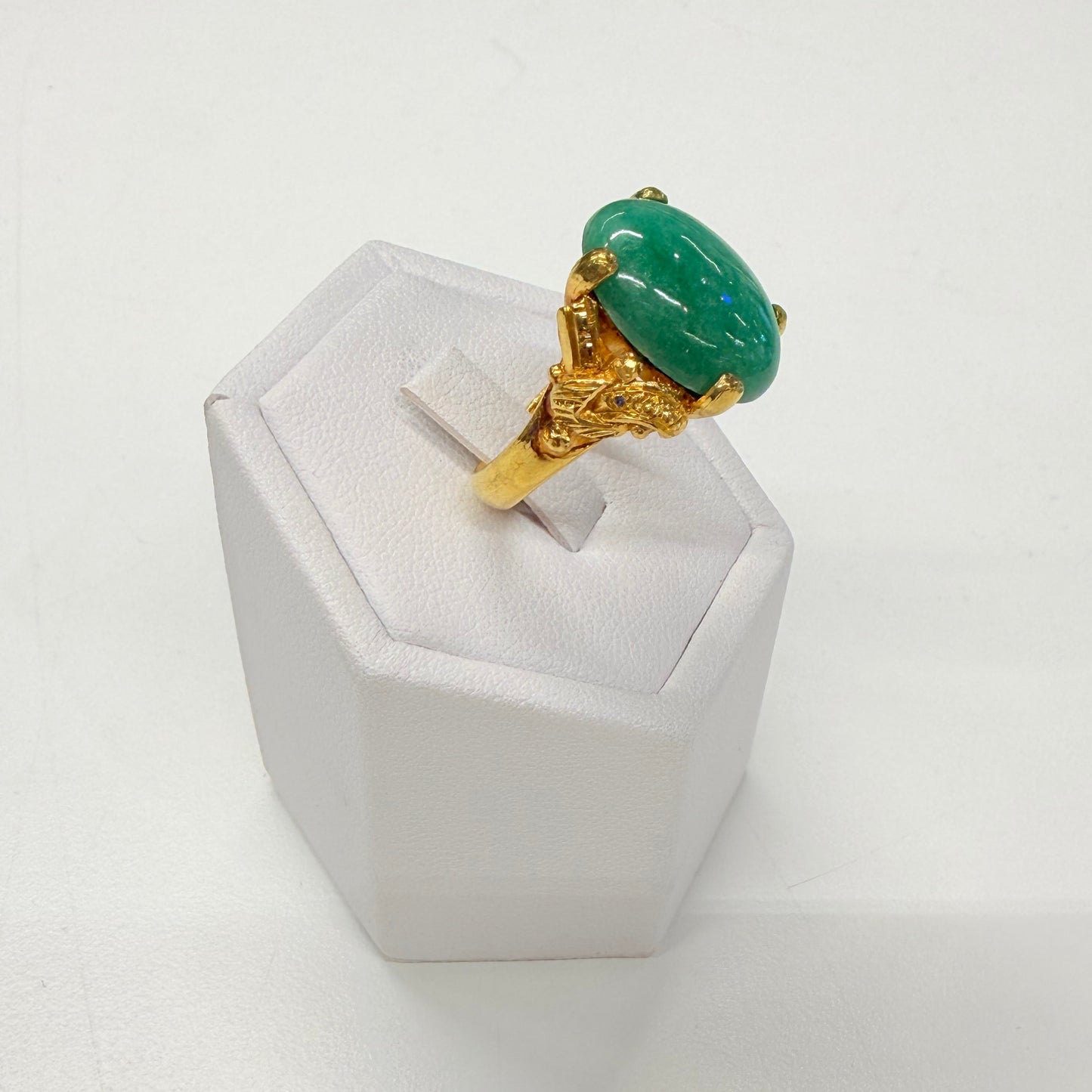 Bague en Or Jaune 18k avec Jade de 11.11 Grs Taille -52