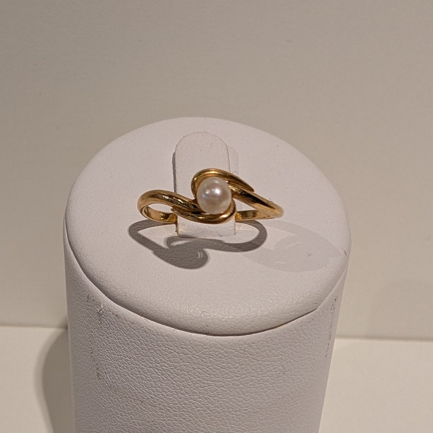 Bague en Or Jaune avec Perle Naturelle 1.30 Grs - Taille 52
