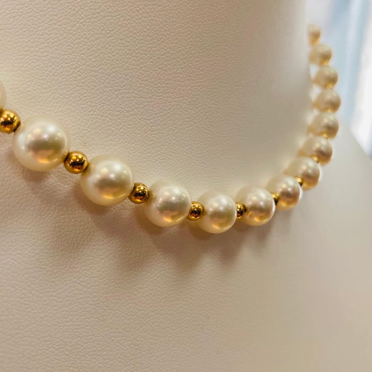 Collier Ras du Cou en Or Jaune 18 Carats avec Perles et Boules