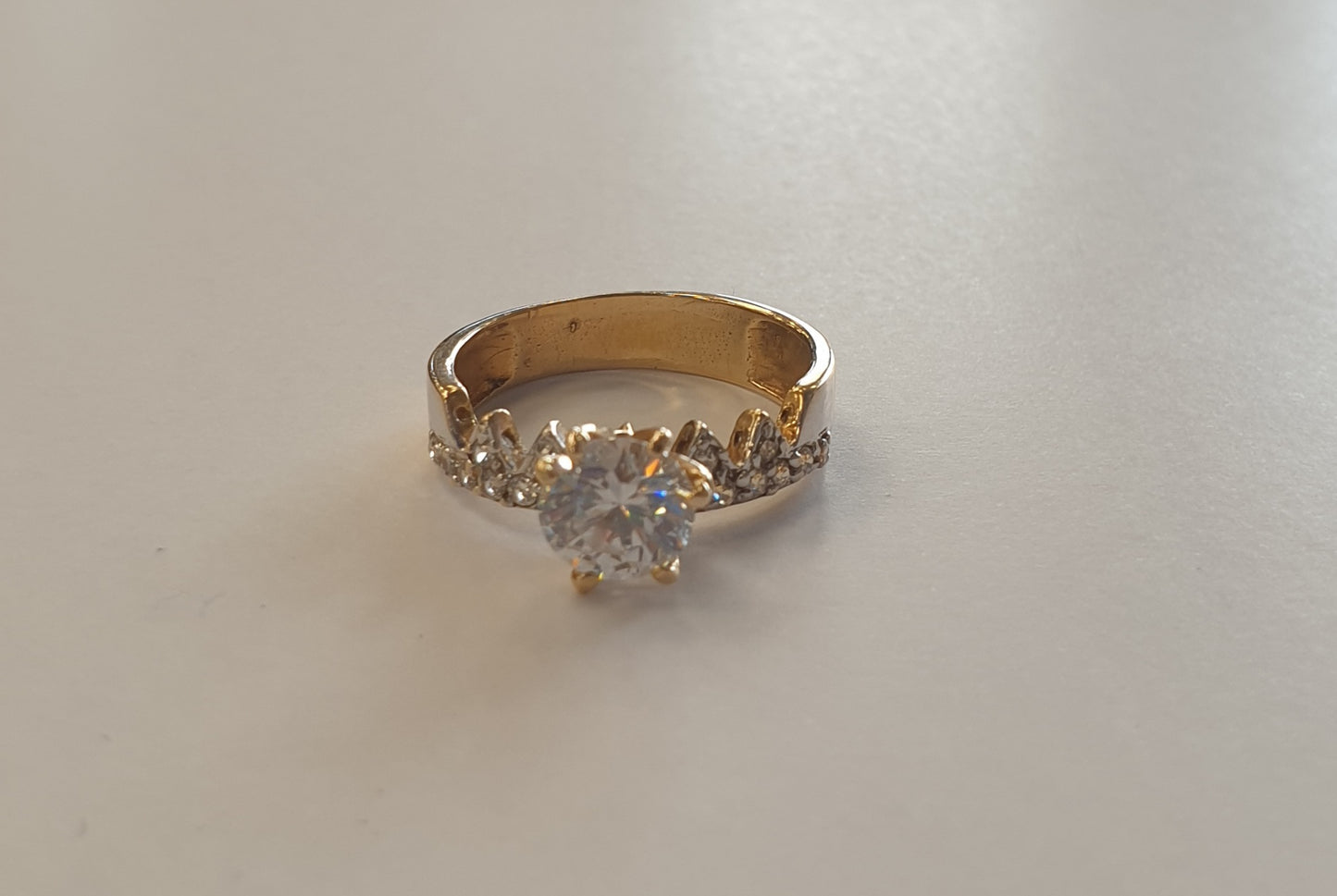 Bagues Or Jaune 18k avec Oxyde de Zirconium