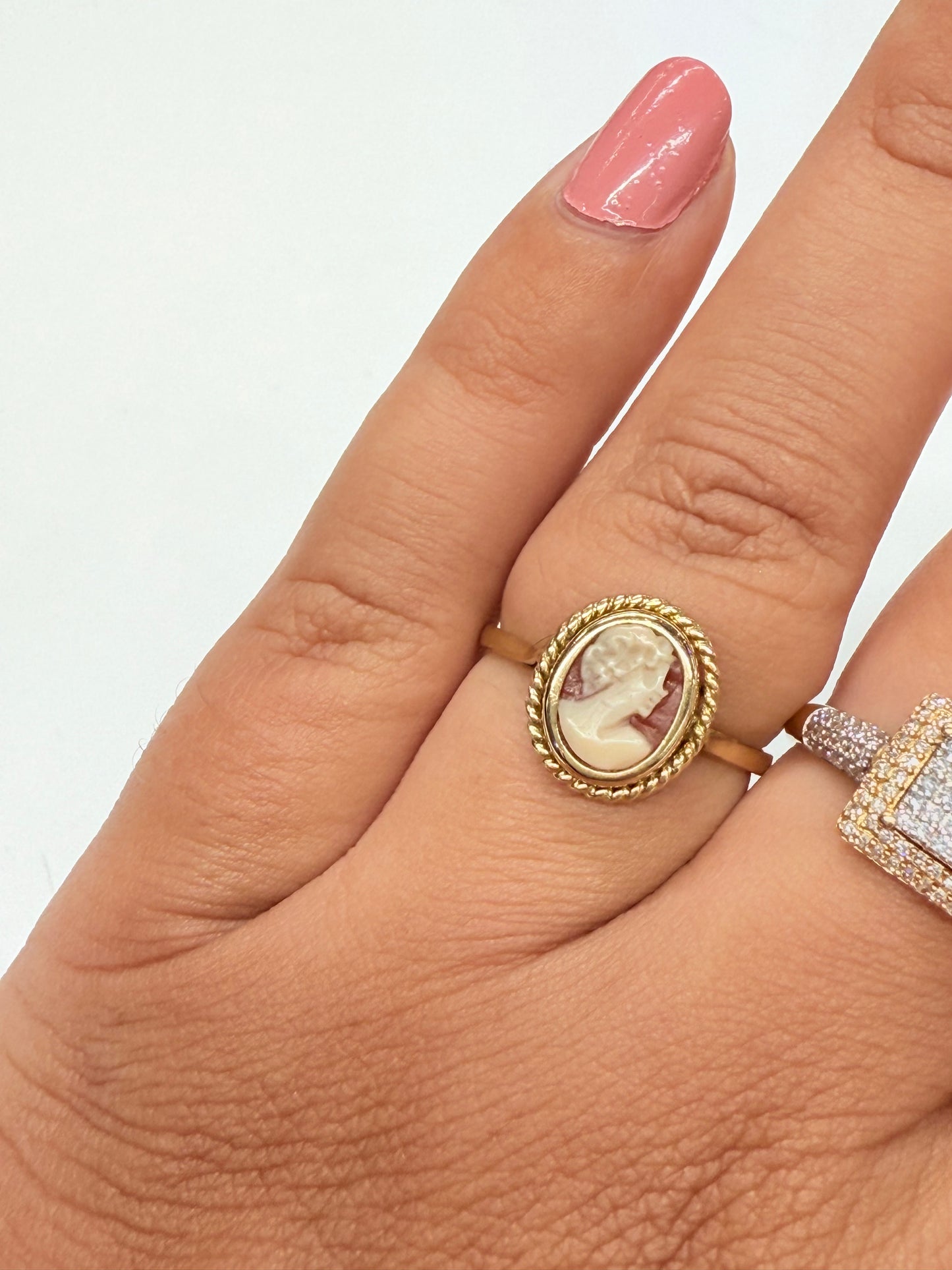 Bague camée en or jaune 18k Taille 54