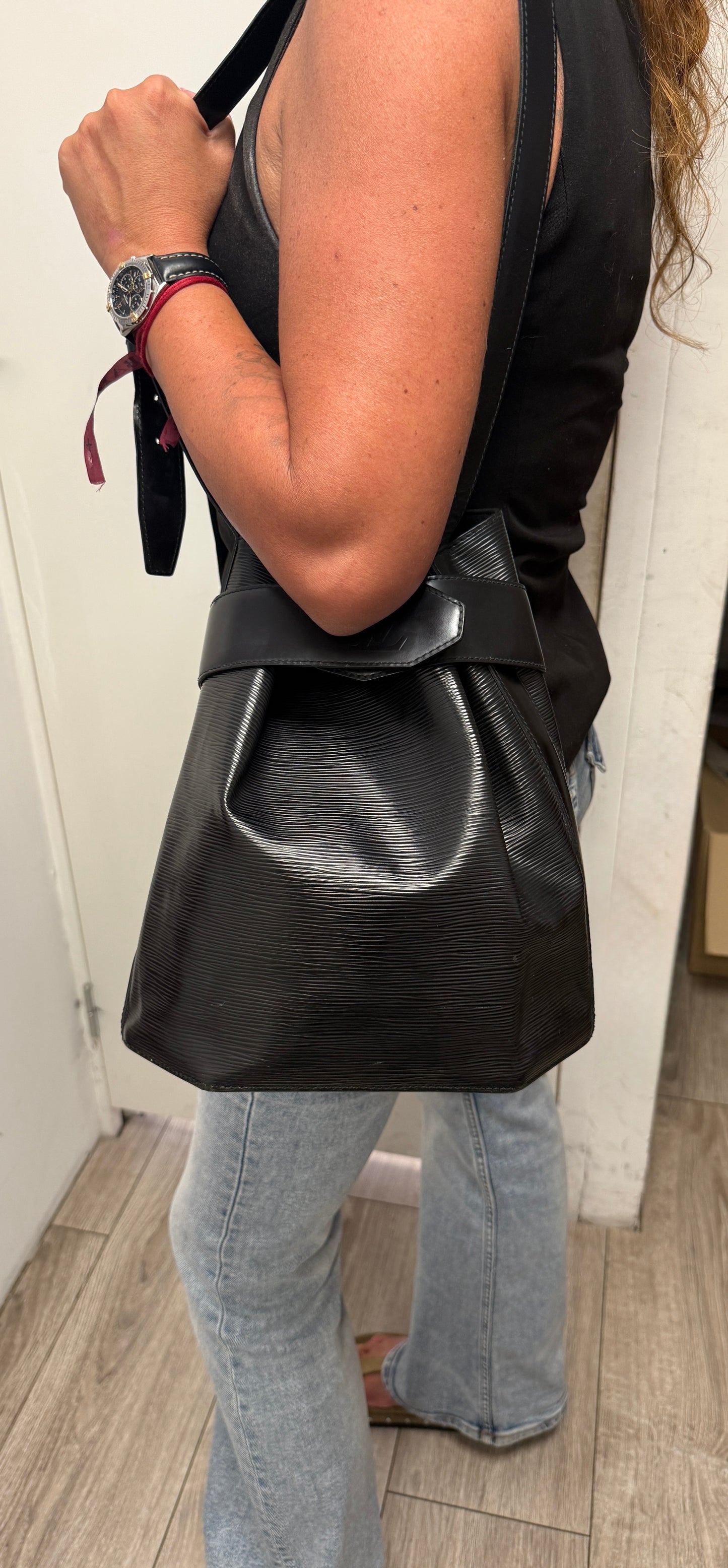 Sac à main Louis Vuitton Twist Bucket Vintage en cuir noir épi en bon état