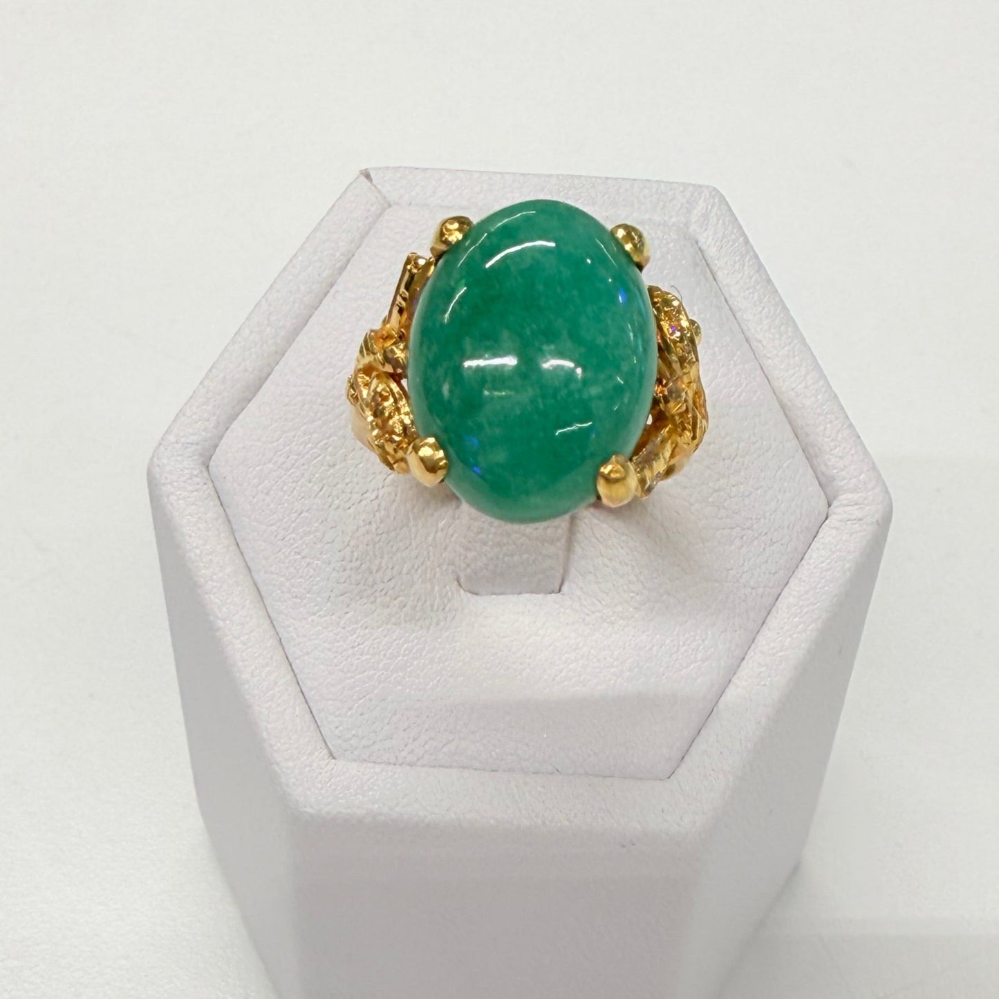 Bague en Or Jaune 18k avec Jade de 11.11 Grs Taille -52