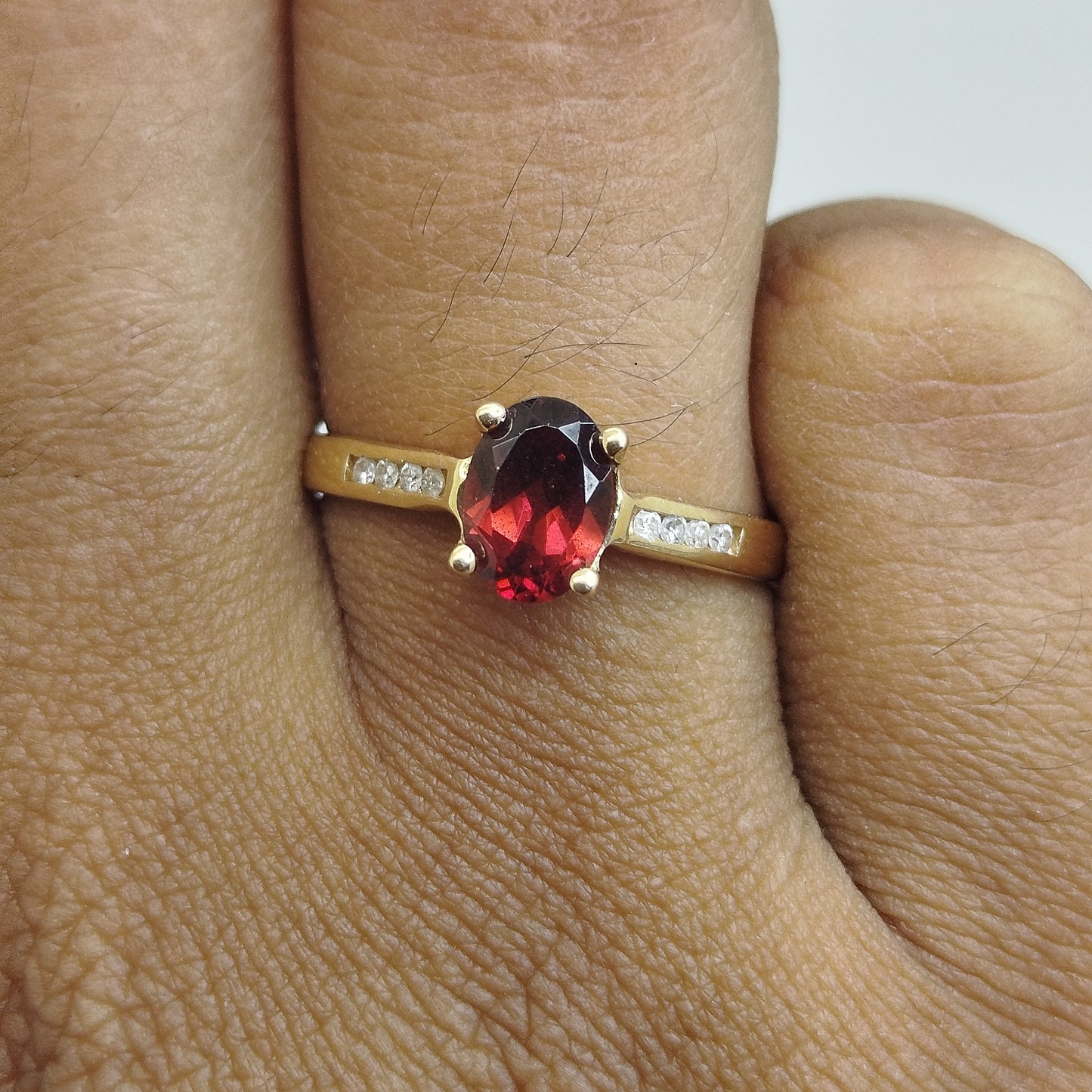 Bague Or Jaune 18K  avec Diamants et Zirconium Rouge 1.94 Grs - Taille: 53