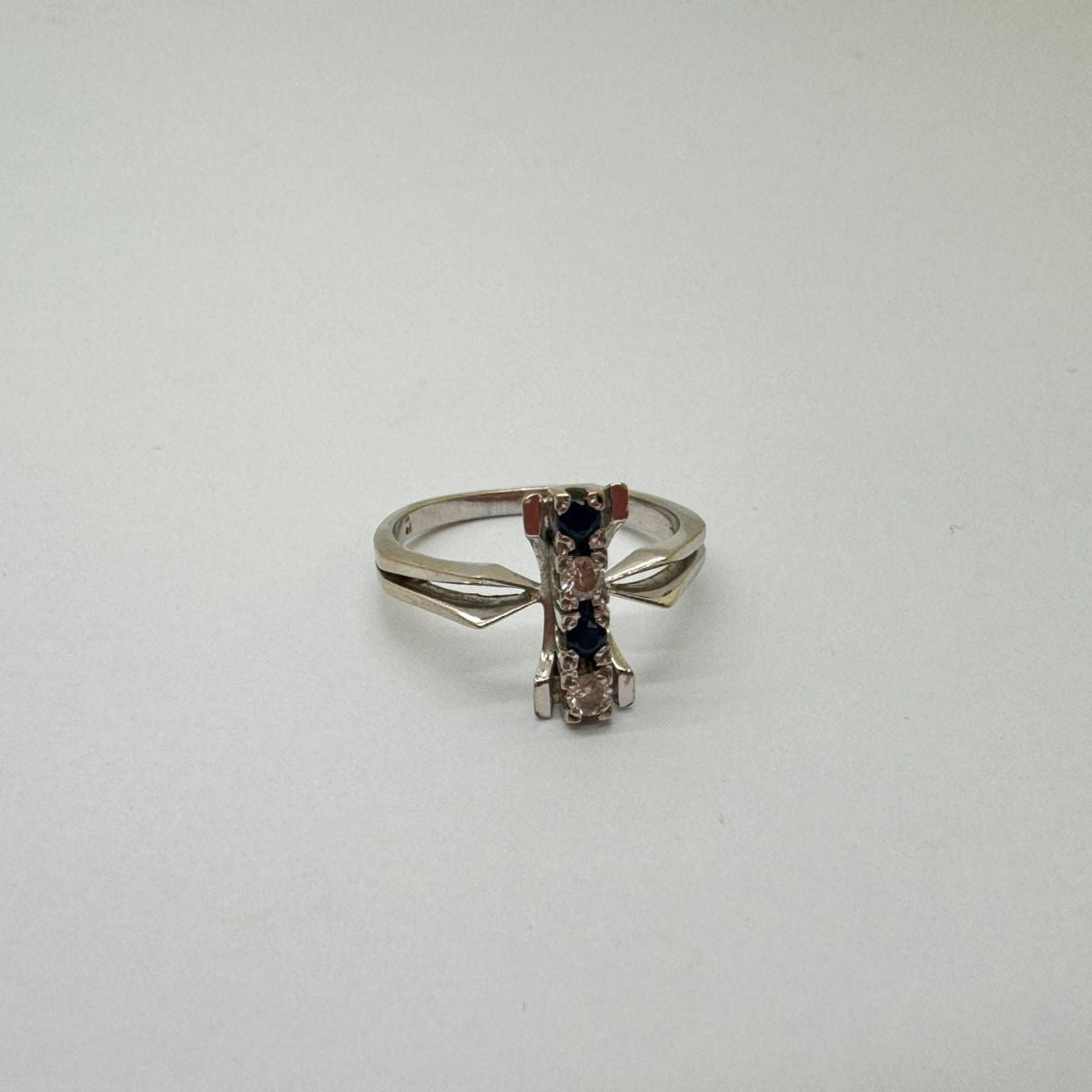 Bague en or blanc 18 carats avec zirconium et saphir – T 50,5