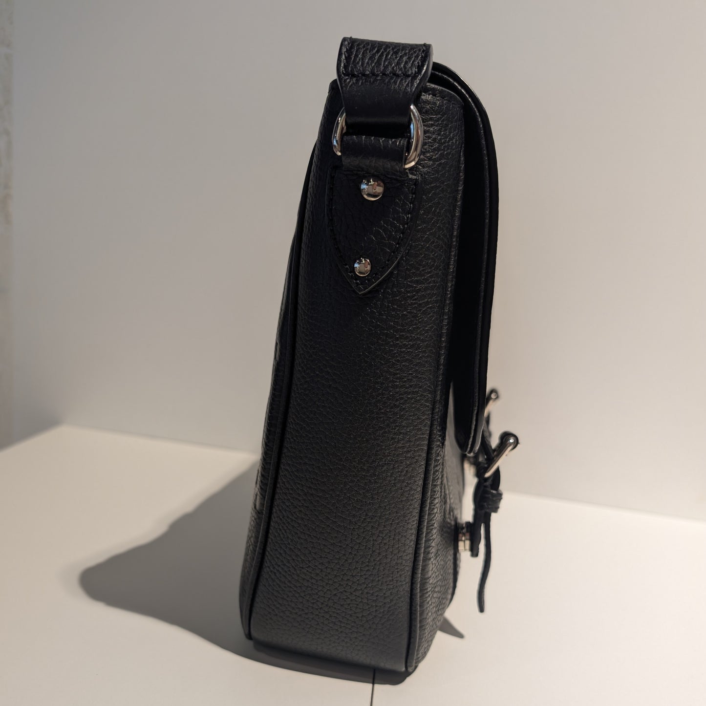 Sacoche Gucci GG Jumbo en Cuir Noir en très bon état