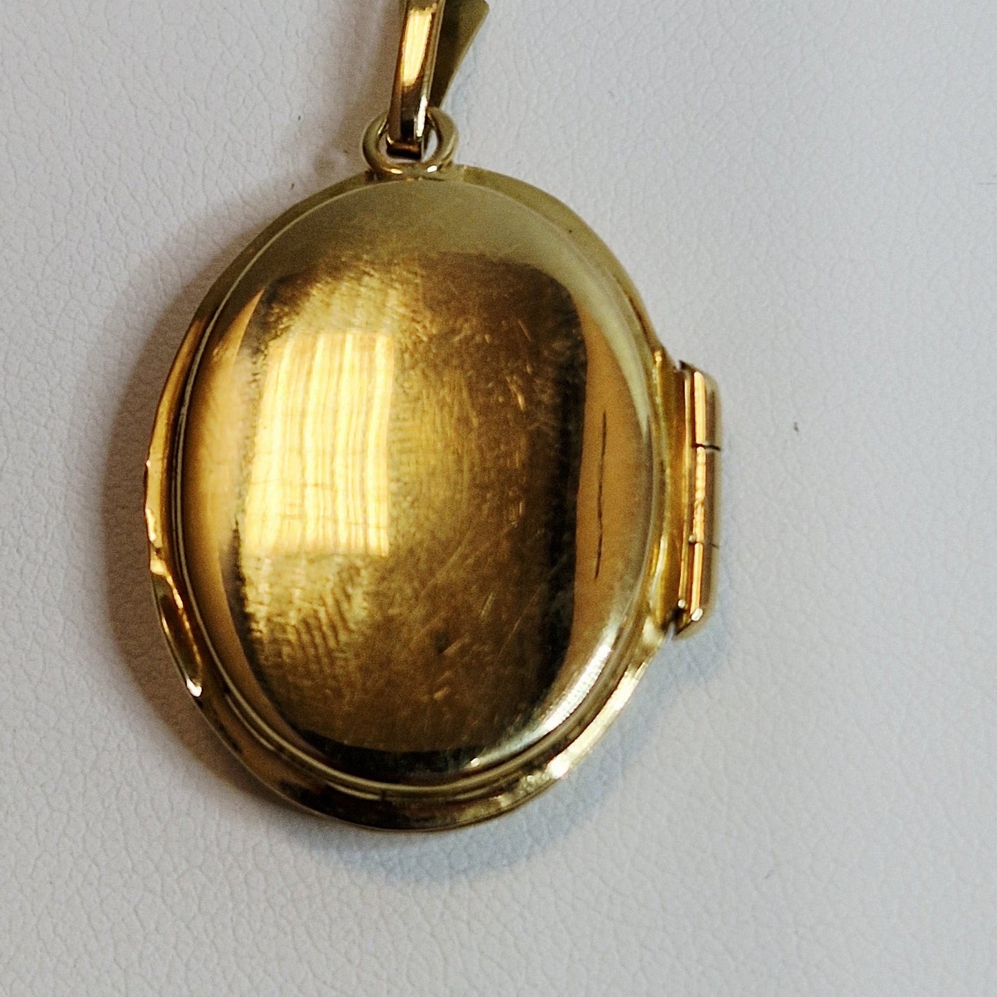 Pendentif médaillon en or jaune 18k 6.72 Grs